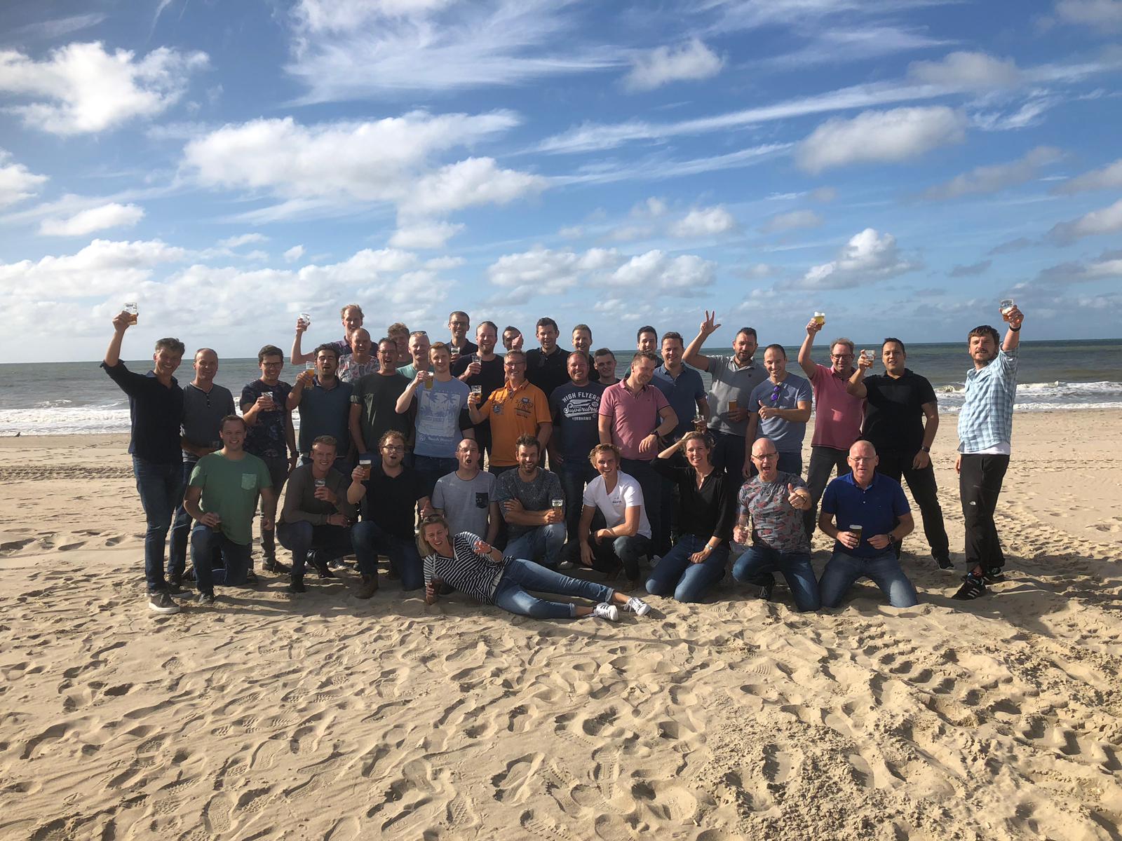 Yellax groepsfoto strand Scheveningen